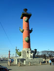 Раньше Ростральные колонны ассоциировались со стрелкой Васильевского острова, а сейчас с купюрой достоинством 50 рублей.