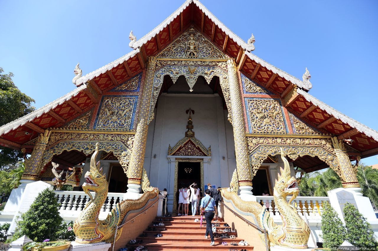 Начало Храма Ват Пхра Сингх Чиангмай, Таиланд