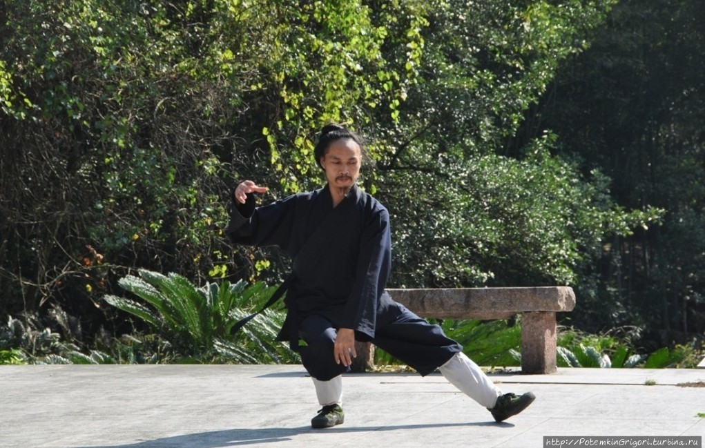 Неделя в даосском монастыре Уишань, Китай Неделя в даосском монастыре Уишань, Китай