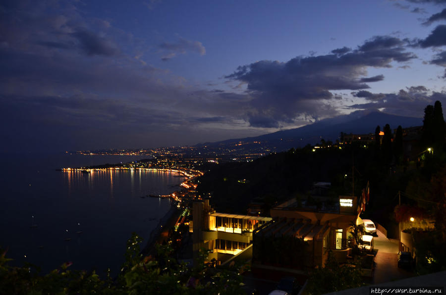 Фото в первые секунды после хлопков Таормина, Италия Фото в первые секунды после хлопков Таормина, Италия