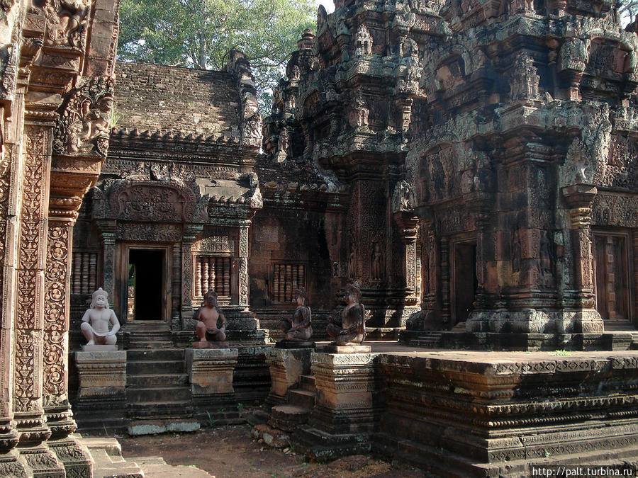 Визитная карточка Бантей Срея — священный  внутренний дворик Ангкор (столица государства кхмеров), Камбоджа