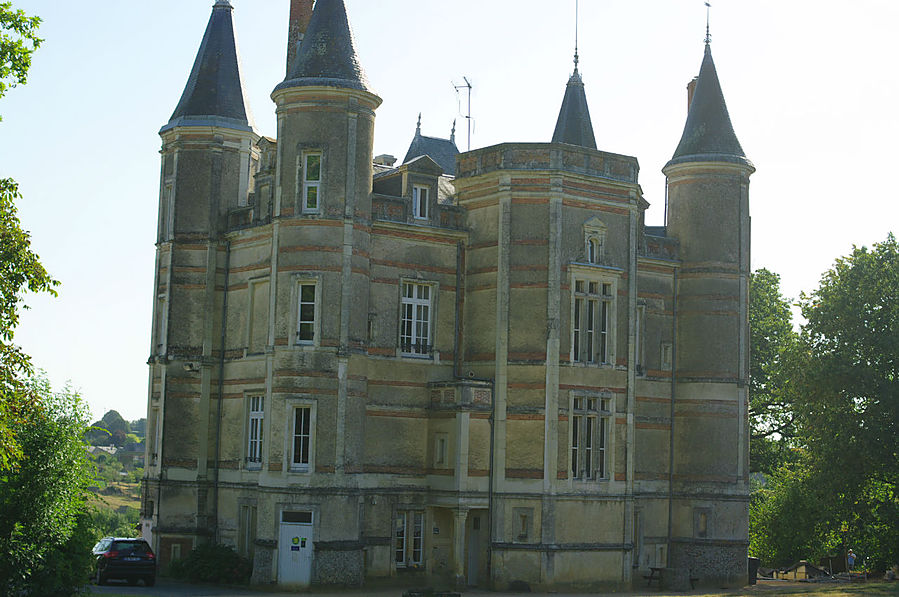 Chateau De La Moriniere