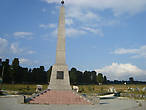Монумент на вершине Семинского перевала.