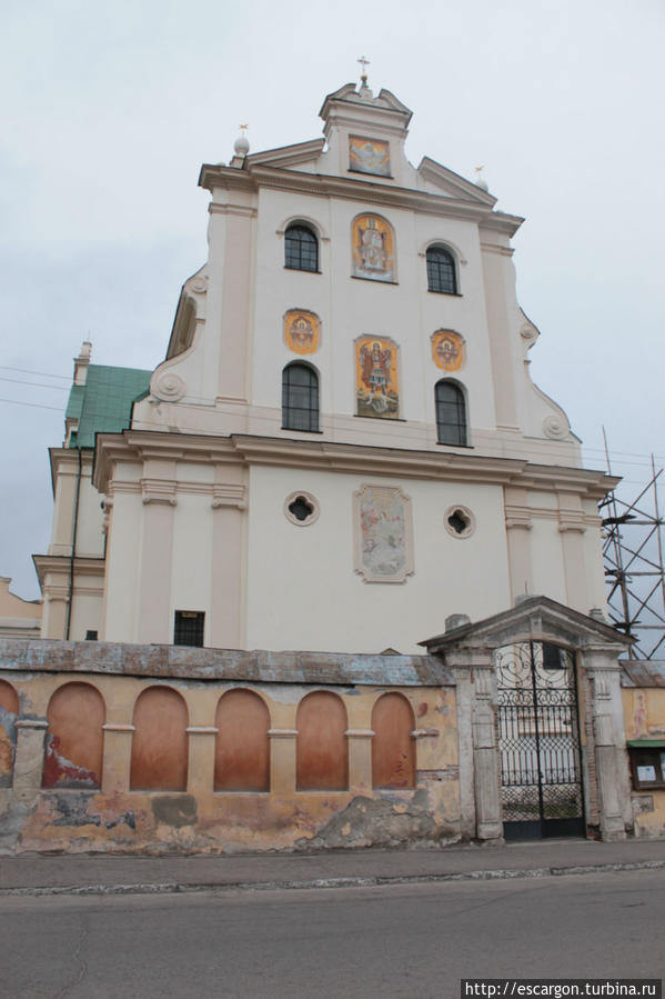Доминиканский монастырь Жолква, Украина