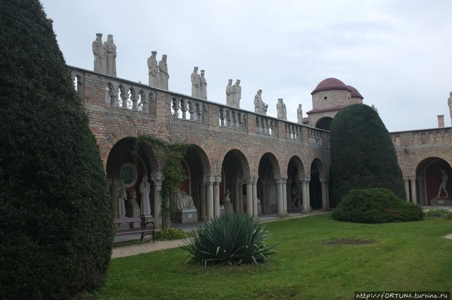 Замок Бори Вар Секешфехервар, Венгрия