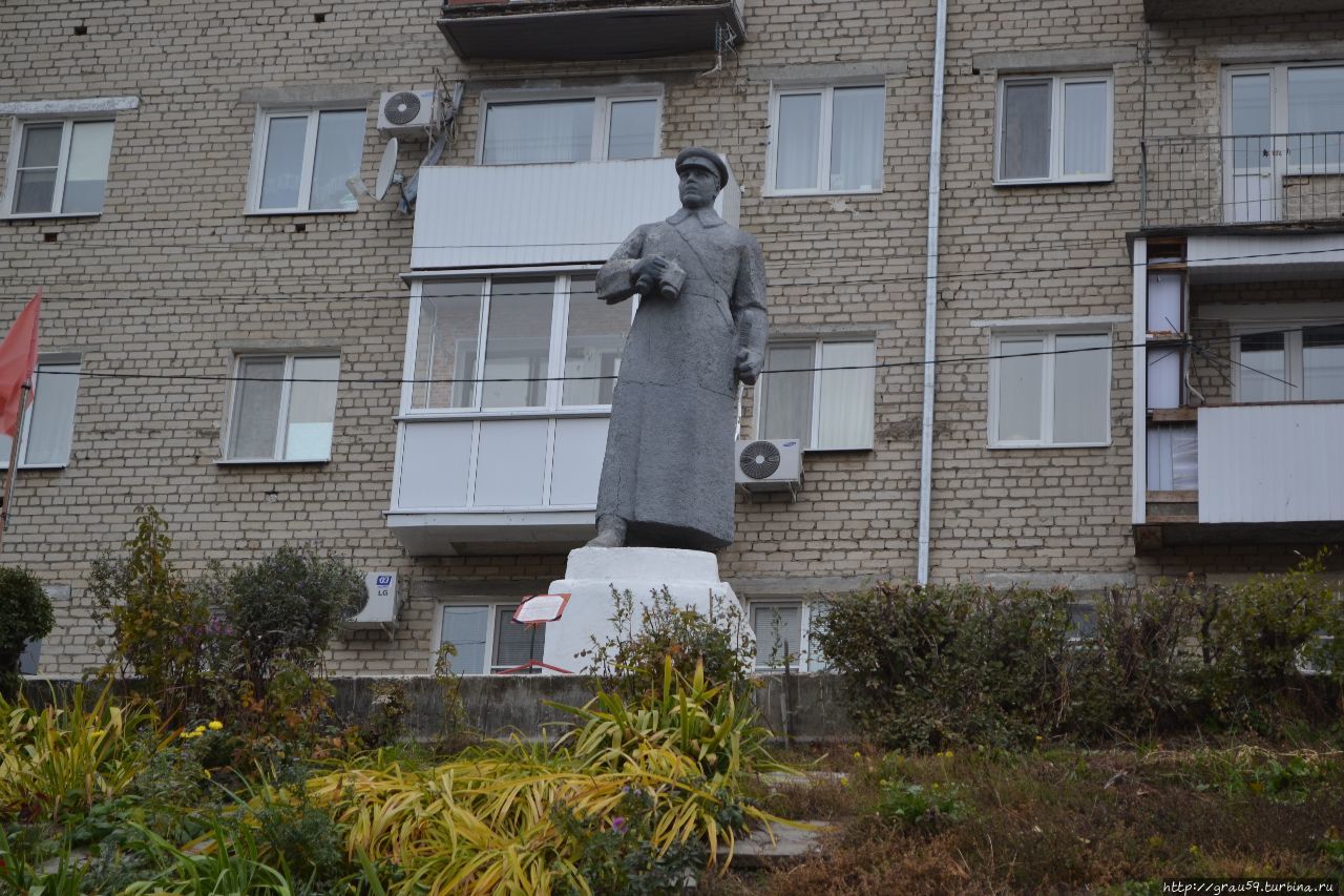 Памятник К. Е. Ворошилову Вольск, Россия