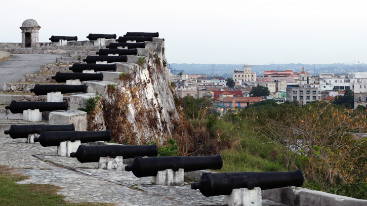 Крепость Сан-Карлос-де-ла-Кабанья / Fortaleza de San Carlos de La Cabaña