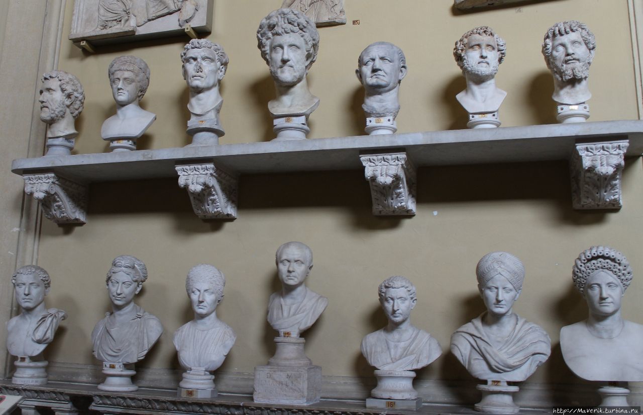 В музее Кьярамонти хранятся скульптуры римской эпохи ряд бюстов знаменитых римлян. Ватикан (столица), Ватикан