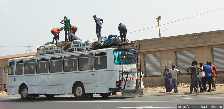 Взгляд на Дакар из окна автобуса. Дакар, Сенегал