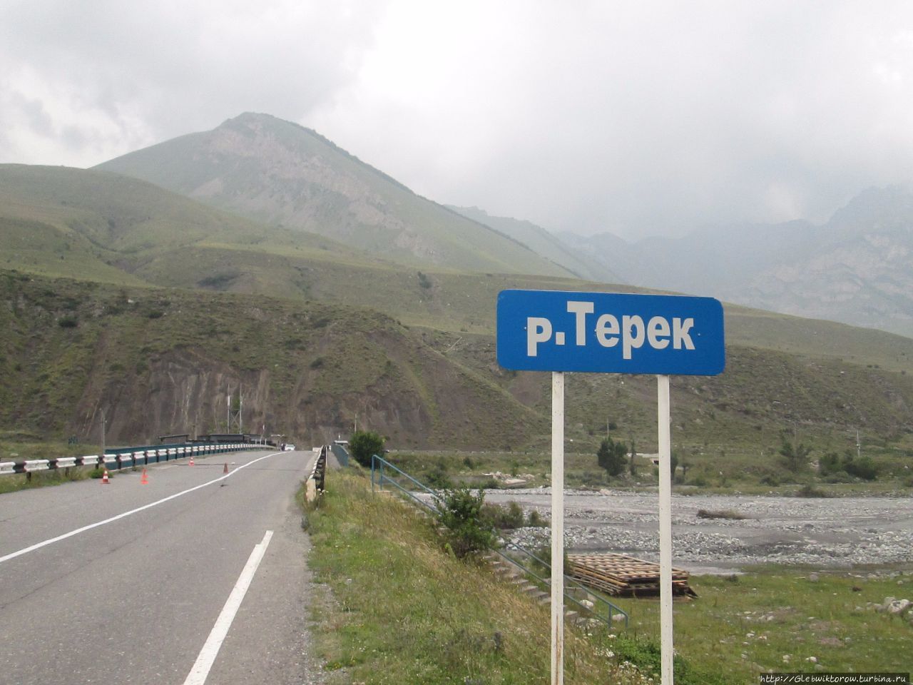 Пешком в Джейрах от Терека Джейрах, Россия Пешком в Джейрах от Терека Джейрах, Россия