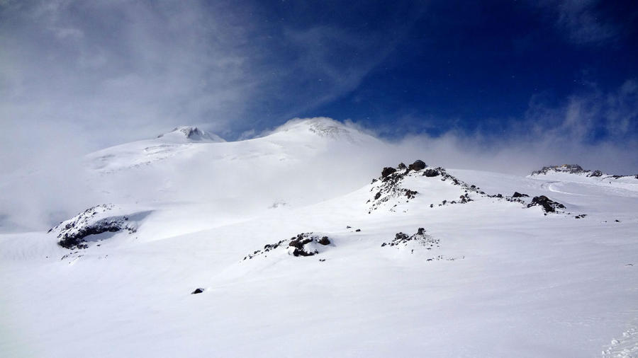 Вид на Эльбрус с места, где расположен Leaprus Эльбрус (гора 5642м), Россия