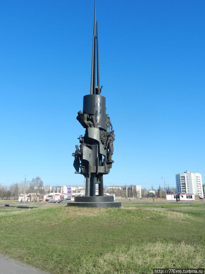 Памятник корабелам в Северодвинске. Северодвинск, Россия