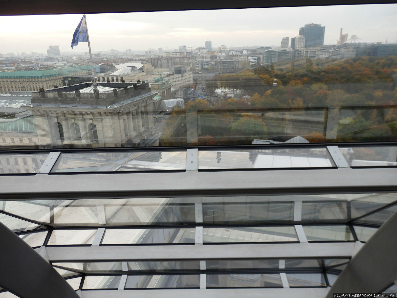 Знамя Победы в Рейхстаге Берлин, Германия Знамя Победы в Рейхстаге Берлин, Германия