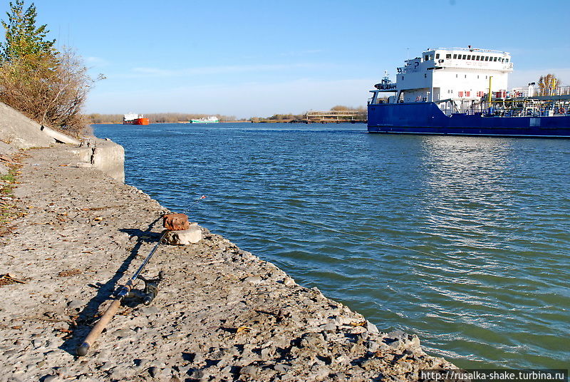 Очередь из барж Очередь из барж