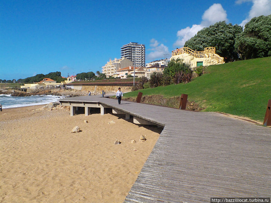 Деревянные променадики весьма удобны — по песку долго не находишься Порту, Португалия