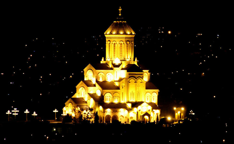 Цминда Самеба — самый высокий православный храм Тбилиси, Грузия