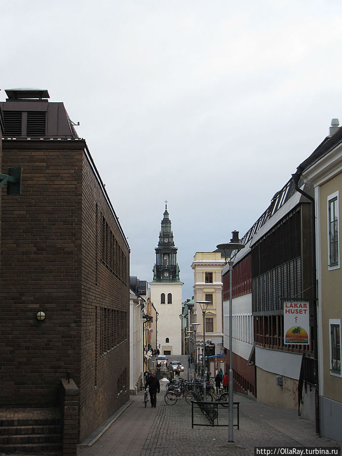 Одна из центральных пешеходных улиц Линчёпинга Линчёпинг, Швеция