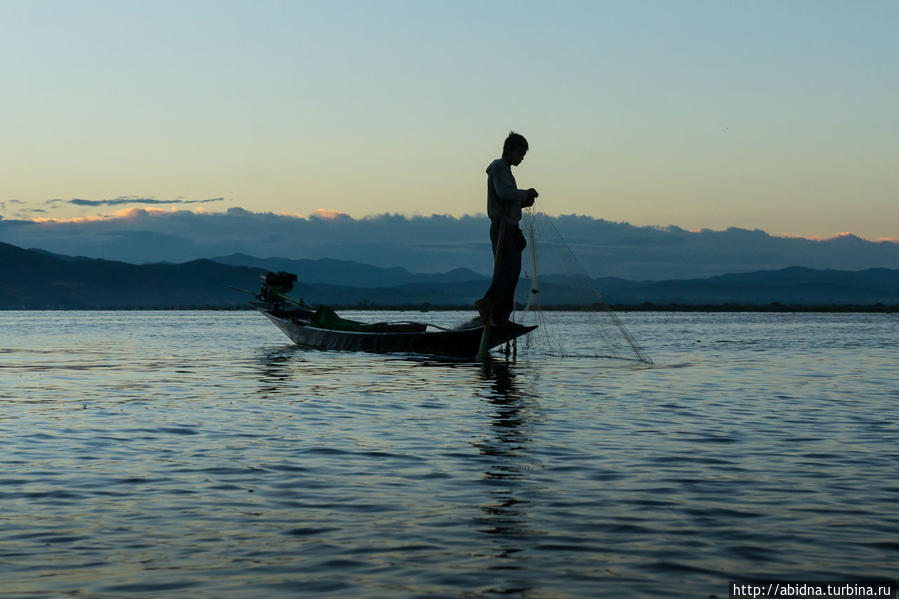 Силуэты рыбаков, или Предрассветная рыбалка на озере Инле Озеро Инле, Мьянма