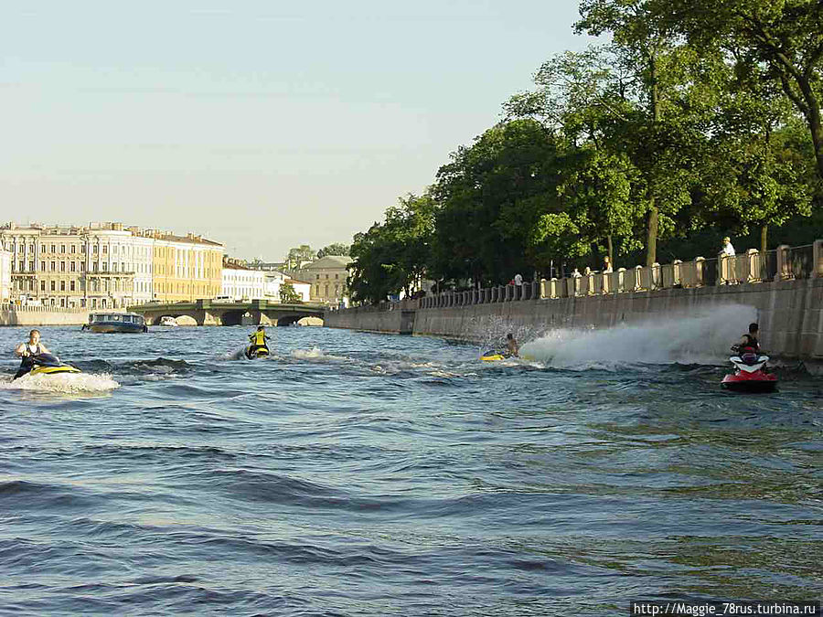 Гонки на гидроциклах по Фонтанке... Гонки на гидроциклах по Фонтанке...