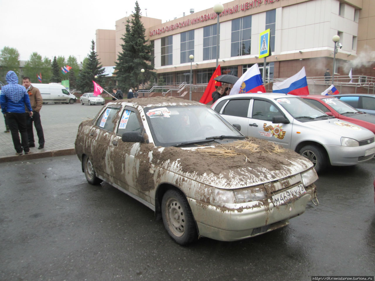 Выставка старых автомобилей на День Победы Тюмень, Россия