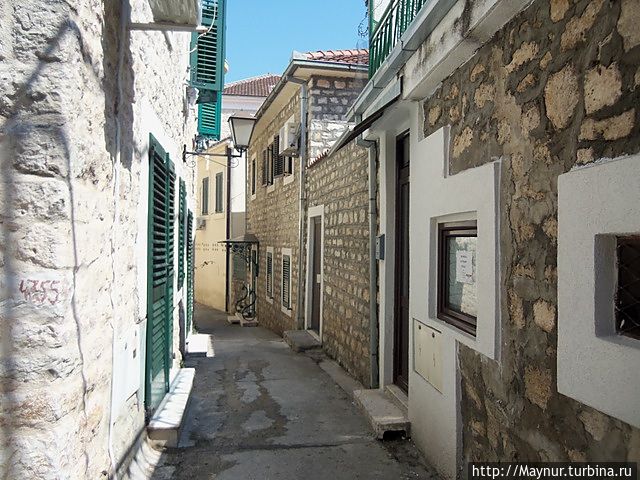 Узкие улицы Герцог Нови. Узкие улицы Герцог Нови.