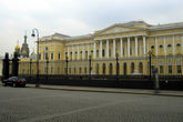 Михайловский дворец Русского музея со стороны площади Искусств.