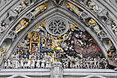 Но самым главным собором в Берне является Мюнстер (нем. Berner Münster).Строительство собора началось еще в 1421 году и закончилось в 1893 году. На его стометровой колокольне установлен колокол весом около 10 тонн и диаметром 2,47 метра.

Также знаменит его художественный барельеф, размещенный над главным входом. На нем в лицах изображена картина Страшного суда.