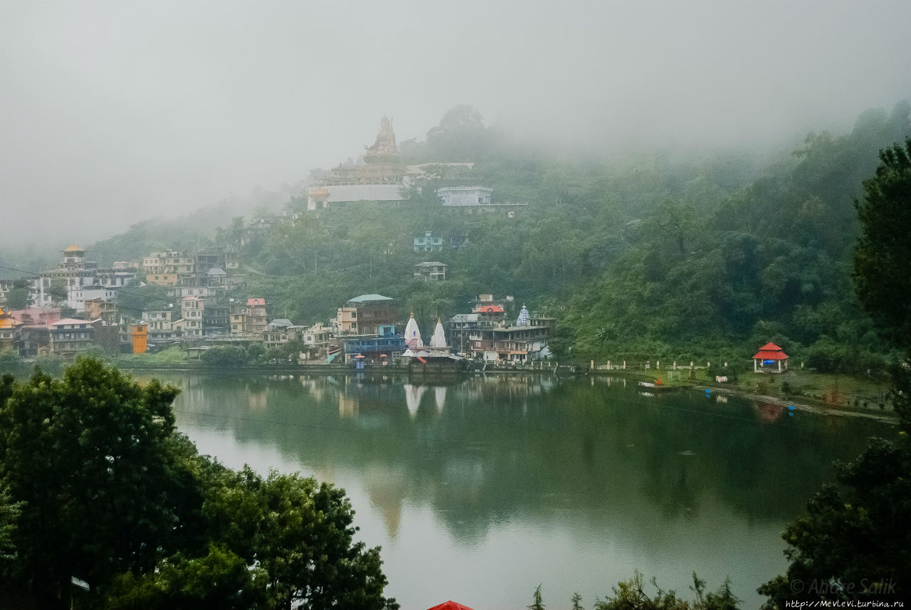 Озеро в Ревалсаре, Индия Штат Химачал-Прадеш, Индия Озеро в Ревалсаре, Индия Штат Химачал-Прадеш, Индия