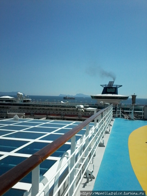 Порто ди Наполи: май 2017 Неаполь, Италия Порто ди Наполи: май 2017 Неаполь, Италия