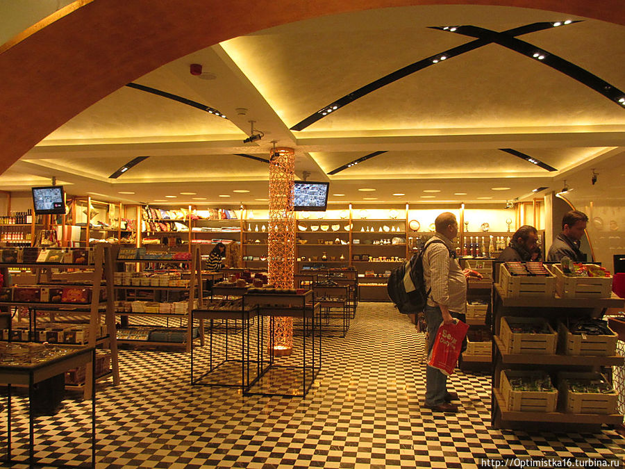 Аэропорт Сабихи Гёкчен — место, где можно скоротать время Стамбул, Турция Аэропорт Сабихи Гёкчен — место, где можно скоротать время Стамбул, Турция