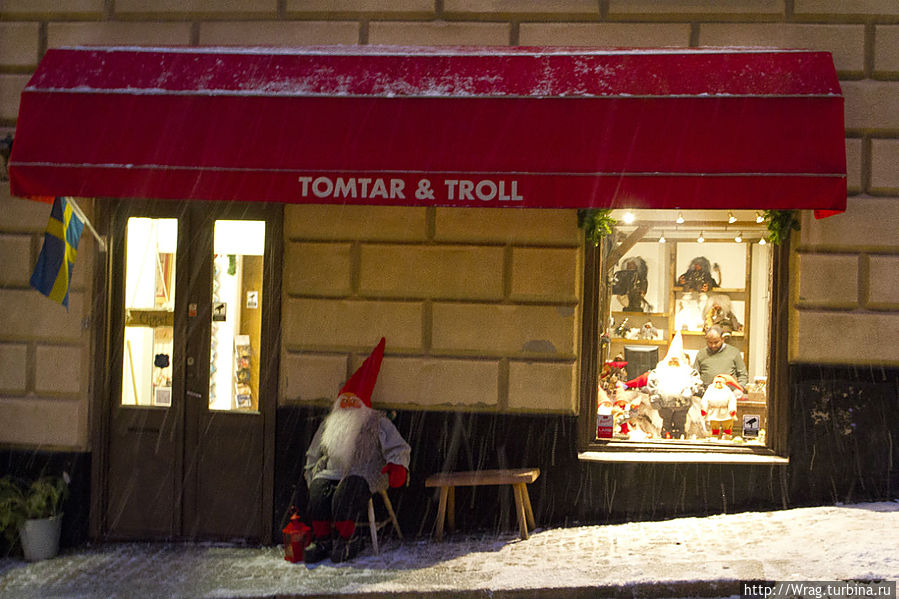 В перерывах можно смотреть сувениры или пить горячий шоколад в одной из многочисленных кофешек. В перерывах можно смотреть сувениры или пить горячий шоколад в одной из многочисленных кофешек.