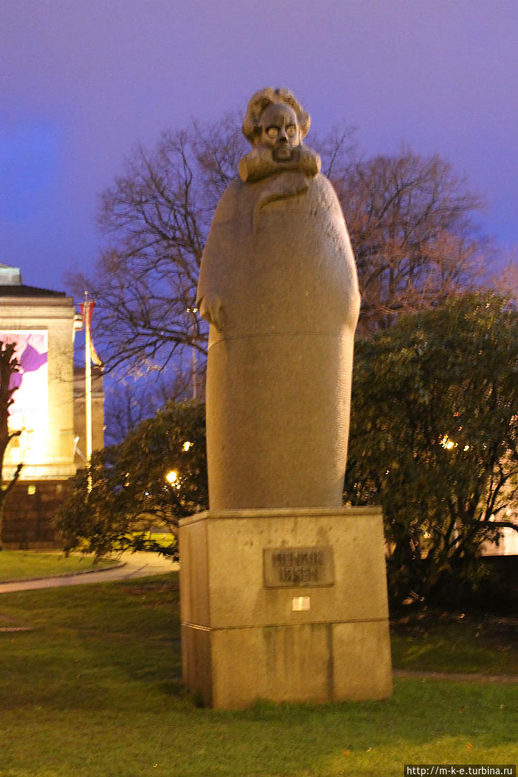 Памятник Хенрику Ибсену