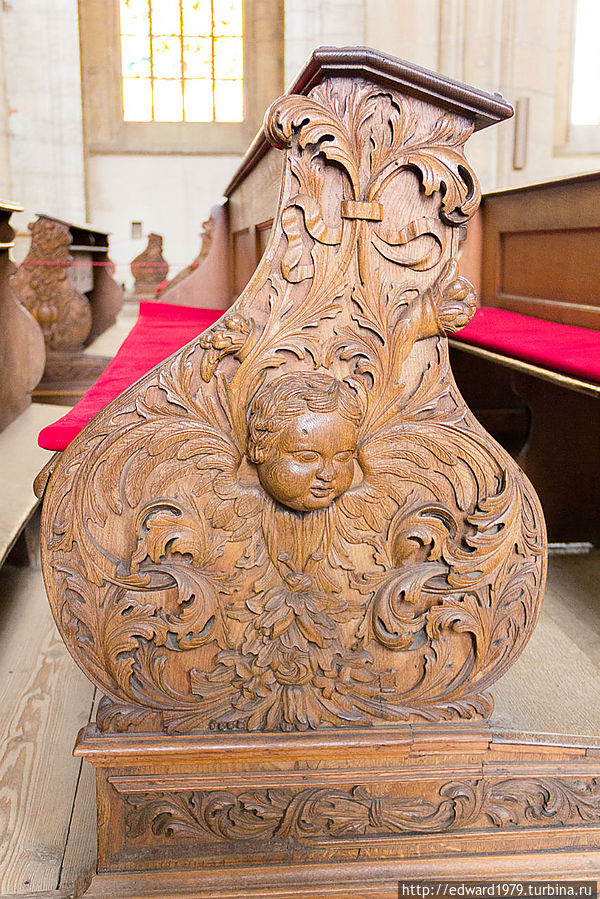 Кутна гора: часовня с костехранилищем и собор Св. Барбары Кутна-Гора, Чехия Кутна гора: часовня с костехранилищем и собор Св. Барбары Кутна-Гора, Чехия