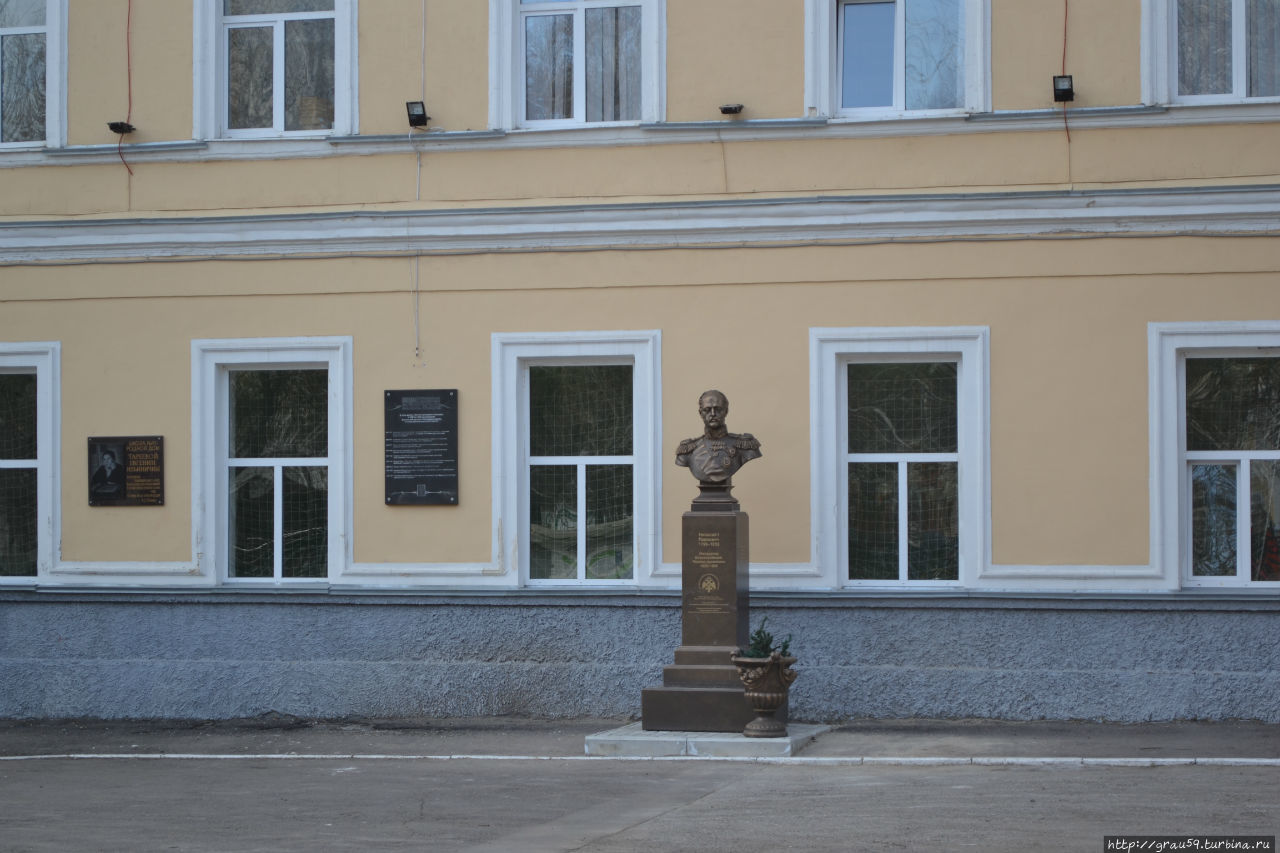 Памятник императору Николаю Первому / The monument to Emperor Nicholas I