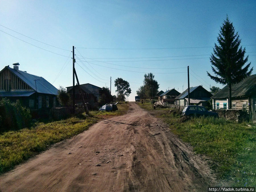 Дорога в деревне Ситники. Кировская область, Россия