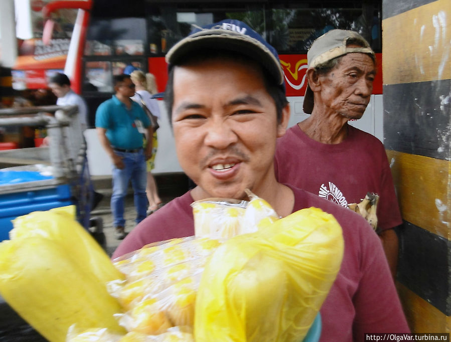 Хитрый взгляд продавца Хитрый взгляд продавца