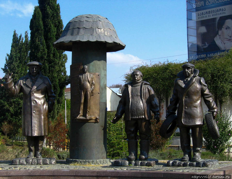 Авлабар .скульптура МИМИНО Тбилиси, Грузия