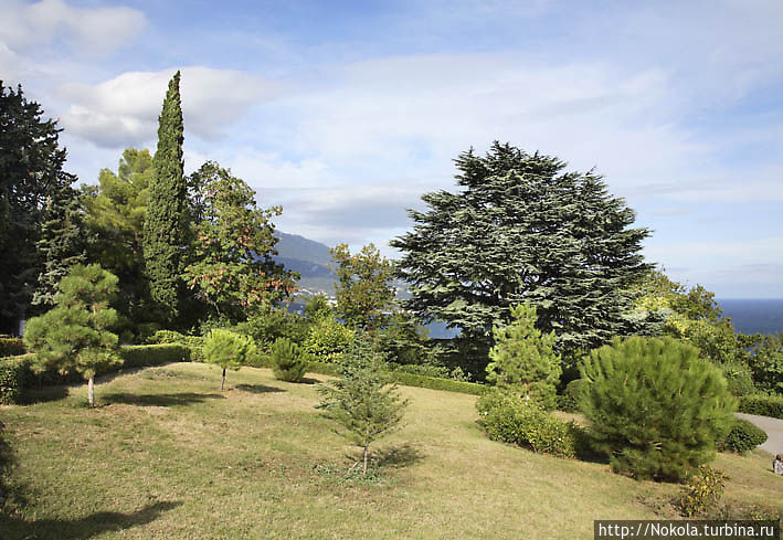 Белый дворец на горе Могаби Белый дворец на горе Могаби