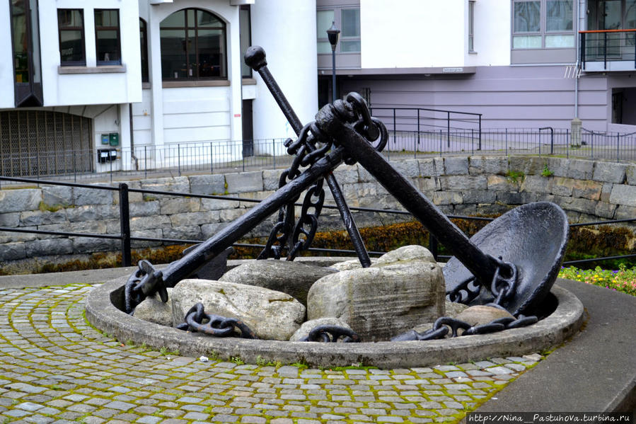 Старый парк, викинг, юный рыбак, торговка сельдью и другие Олесунн, Норвегия Старый парк, викинг, юный рыбак, торговка сельдью и другие Олесунн, Норвегия