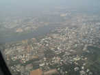 Вид на город с высоты птичьего самолетного полета.