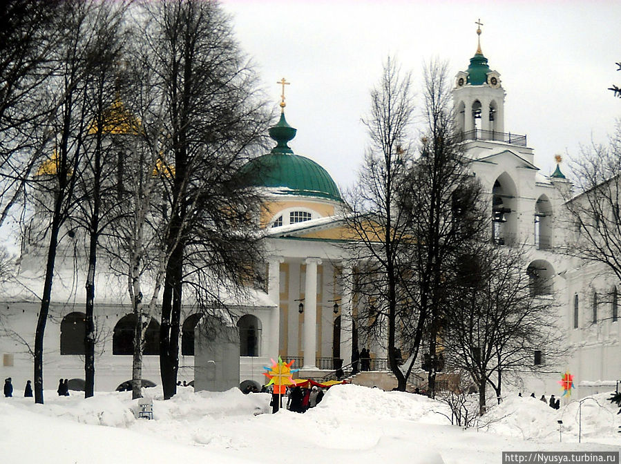 Ярославский государственный художественный и историко-архитектурный музей-заповедник — это бывший Спасо-Преображенский монастырь (в XIII в. был основан) Ярославский государственный художественный и историко-архитектурный музей-заповедник — это бывший Спасо-Преображенский монастырь (в XIII в. был основан)