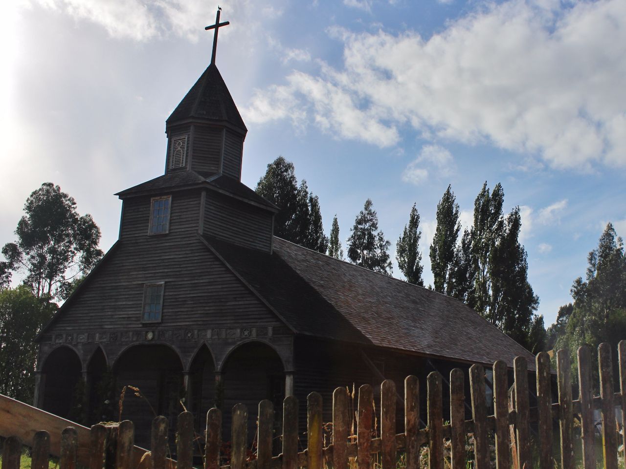 Церковь Ичуак Пукельдон, Чили