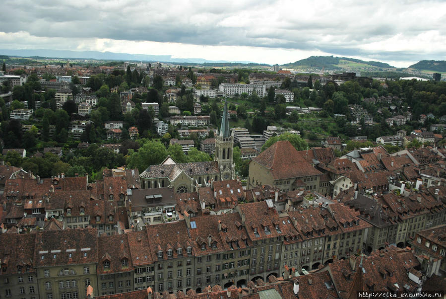 Виды на город с самой высокой колокольни Швейцарии Берн, Швейцария