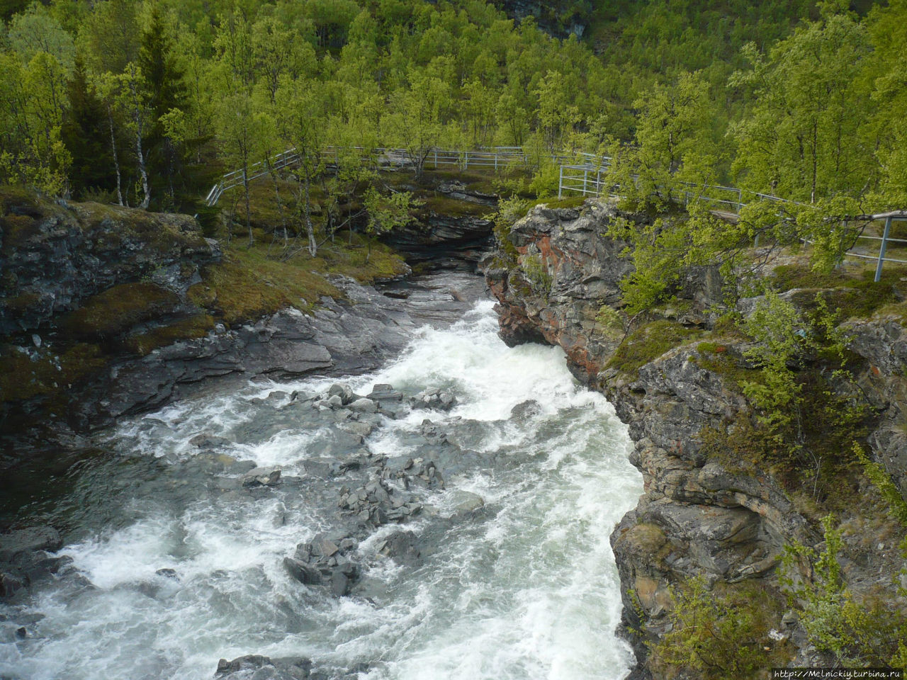 Водопад Ровийокфоссен / Rovijokfossen
