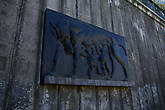 Памятная доска волчице, Римулу и Ромулу. Находится в новой части города