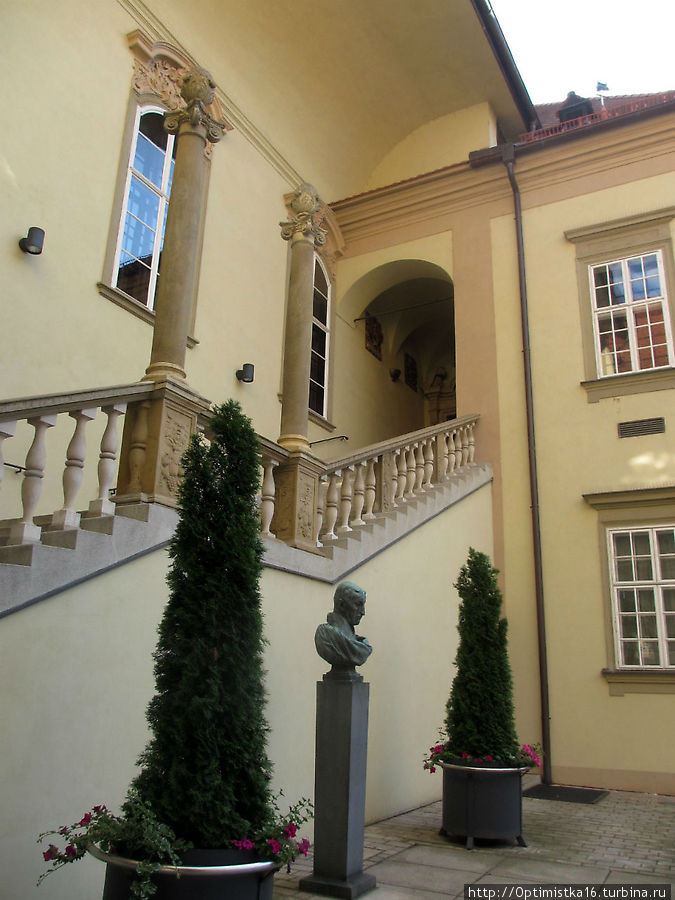 Лестница, ведущая в помещение бывшего зала земского суда Брно, Чехия
