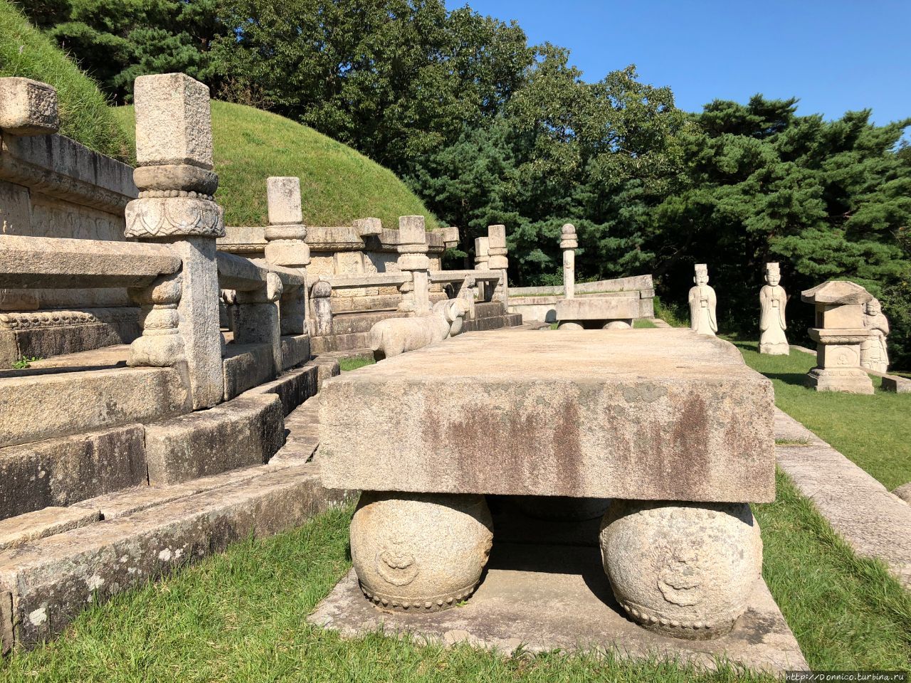 Гробница короля Конмин и его жены Кэсон, КНДР