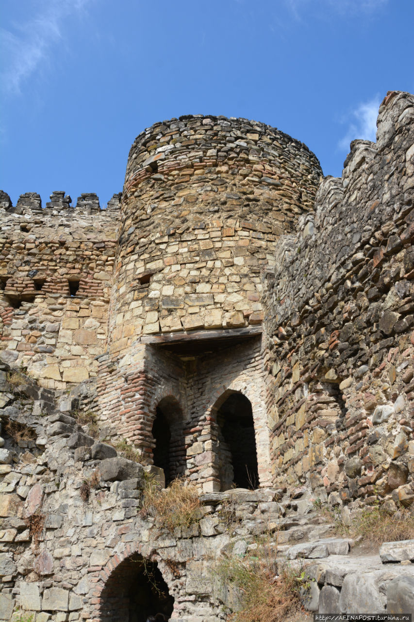 Ананури. Крепость в ущелье Ананури, Грузия