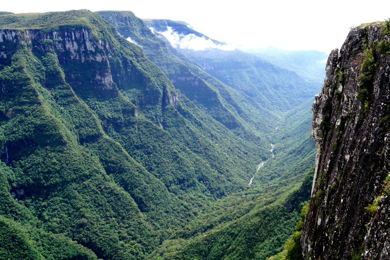 Каньон Форталеза и водопад черного тигра Серра-Жерал Национальный Парк, Бразилия