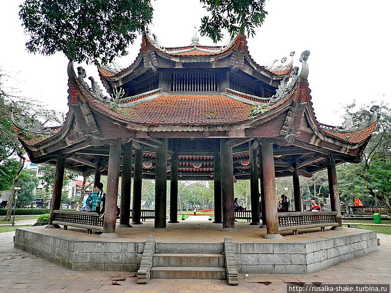 Парк возле храма Литературы Ханой, Вьетнам
